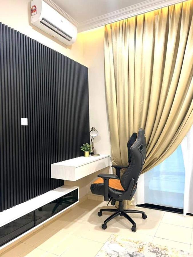 Faridz Homestay At Myra Saujana Kampong Simpang Empat Exterior foto